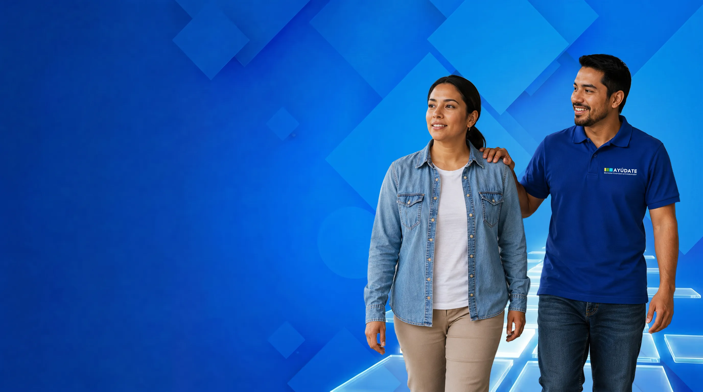 Colaboradora y asesor de Ayúdate caminando y sonriendo juntos